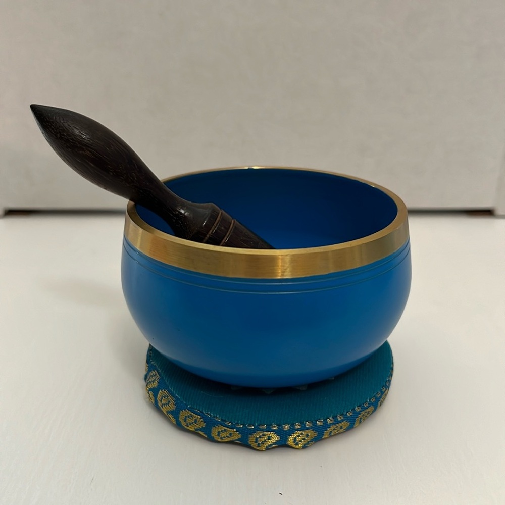 Mini Throat Chakra singing bowl